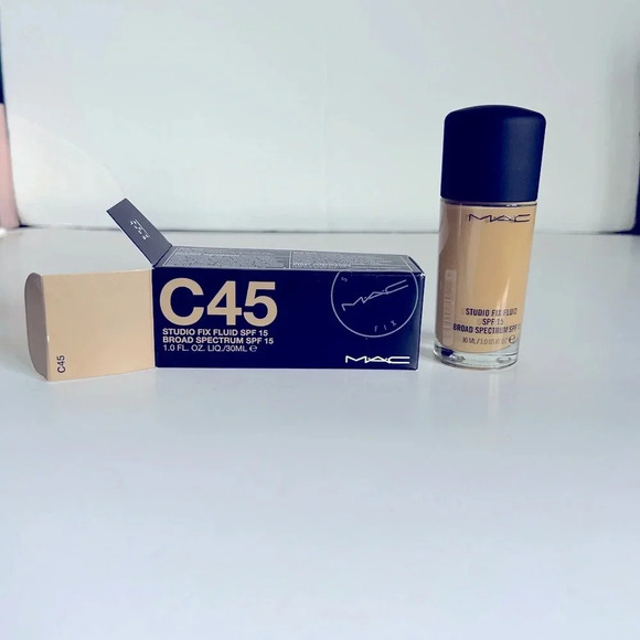 MAC Cosmetics Studio Fix Fluid Foundation SPF 15 - Matte C45 - Picture 3 of 8